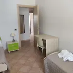 Celeste E C מלון דירות
