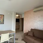 מלון דירות Celeste E C 3*